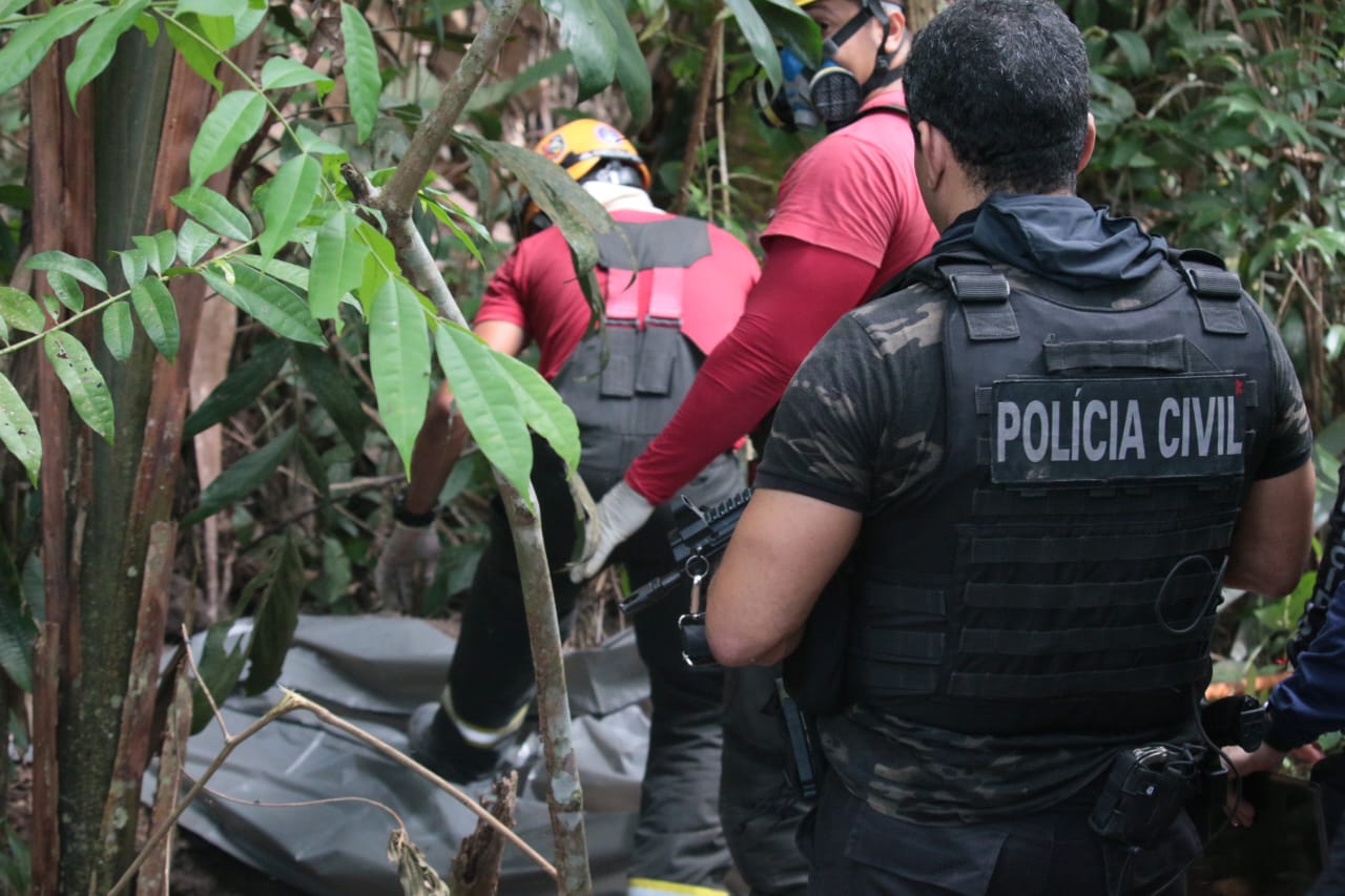 Esquartejado, homem é encontrado dentro de cova rasa em Manaus 
