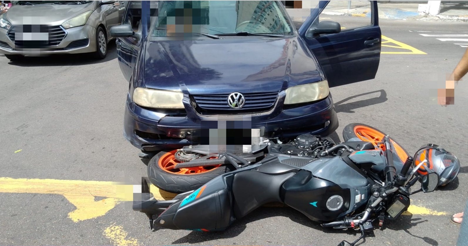 Motociclista fica ferido durante acidente em cruzamento no Centro