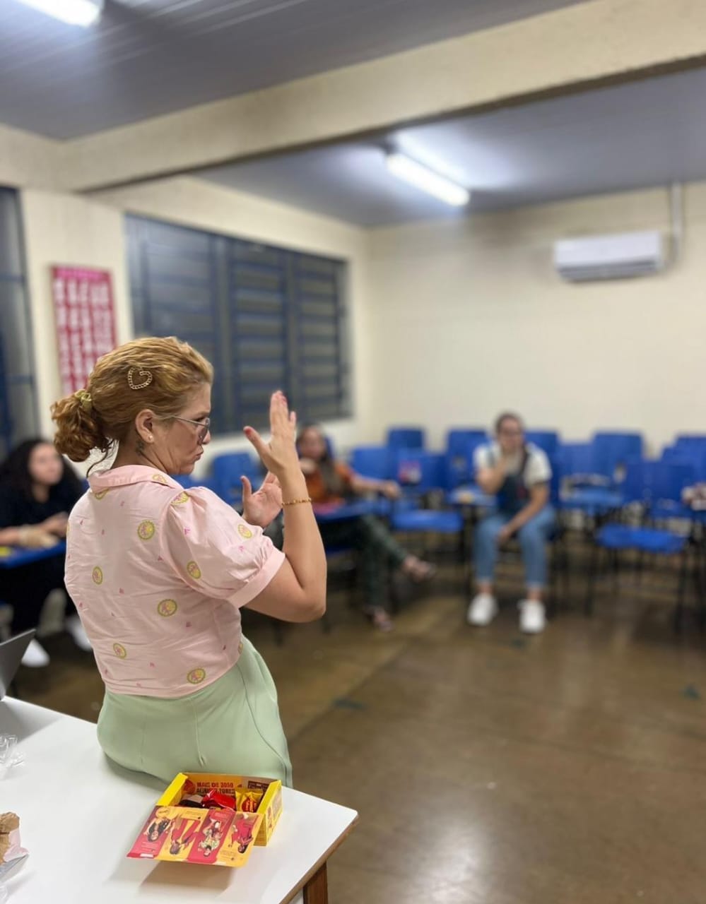 Abrigo Moacyr Alves recebe palestra sobre o Janeiro Branco em Libras