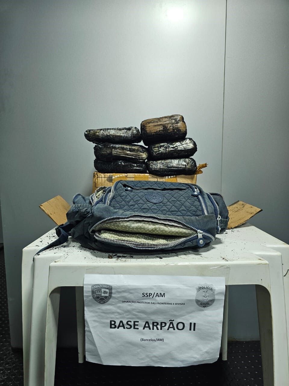 Polícia apreende cerca de 12 kg de drogas em embarcações no Amazonas