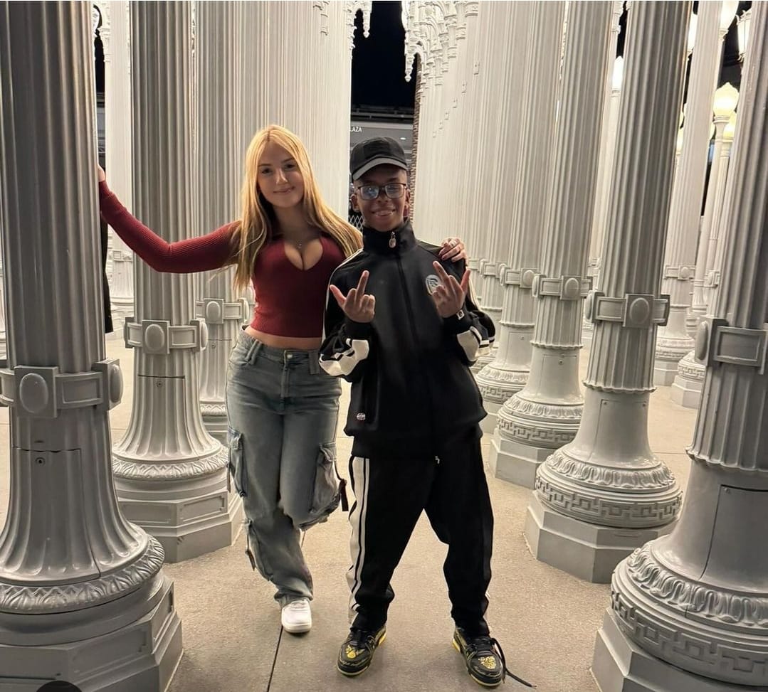 Aos 15 anos, Boca de 09 assume namoro com musa do onlyfans