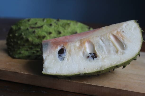 Graviola melhora gastrite e diminui risco de câncer; conheça os benefícios