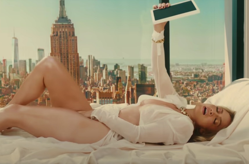 Jennifer Lopez simula masturb4ção em novo clipe; assista 'Can't Get Enough'