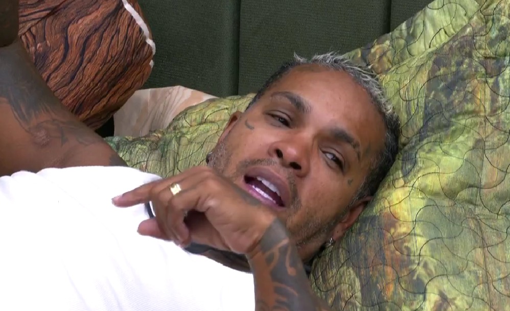 Brother se recusa a dividir quarto com Davi: 'durmo no chão do banheiro'