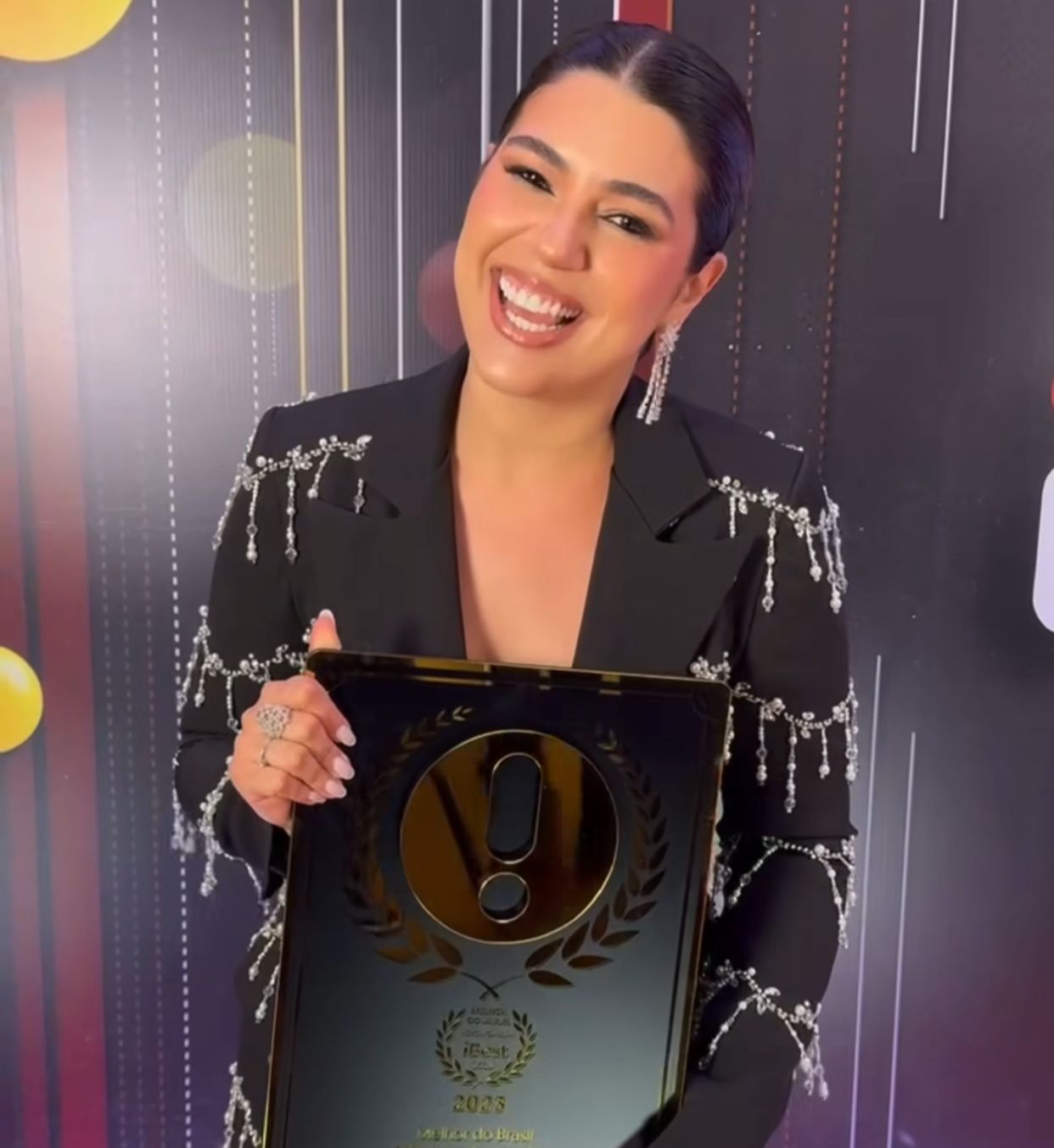 Vivian Amorim vence prêmio de Melhor Influenciadora do Amazonas 