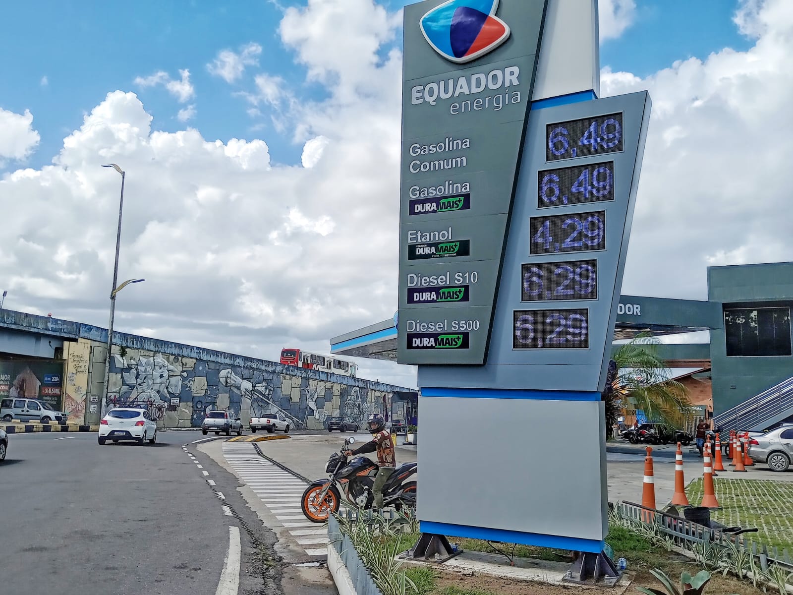 Preço da gasolina dispara em Manaus e chega a 6,49 