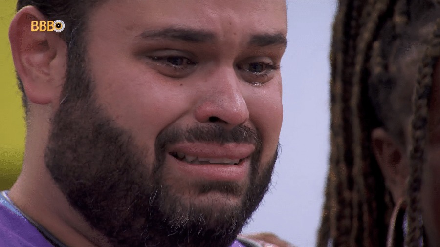 Michel fica em prantos com vídeo do namorado no Almoço do Anjo