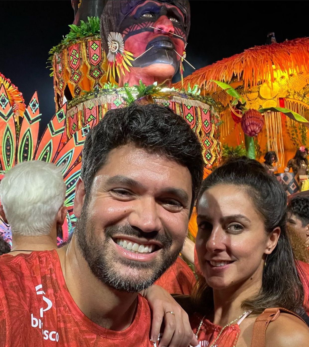 Carol Barcellos assume namoro com colega da Globo no Carnaval 