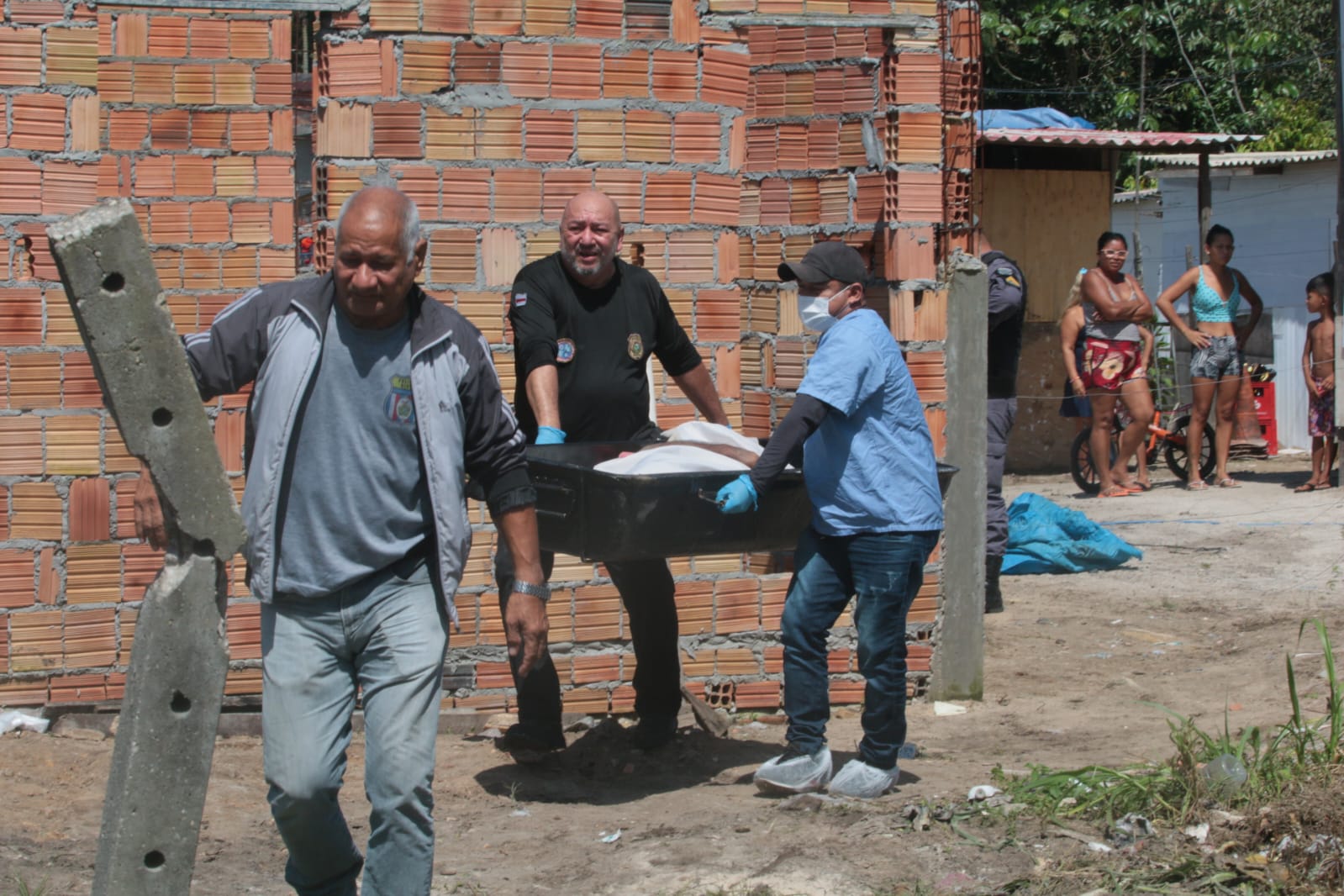 Ajudante de pedreiro é executado por engano no bairro Tarumã