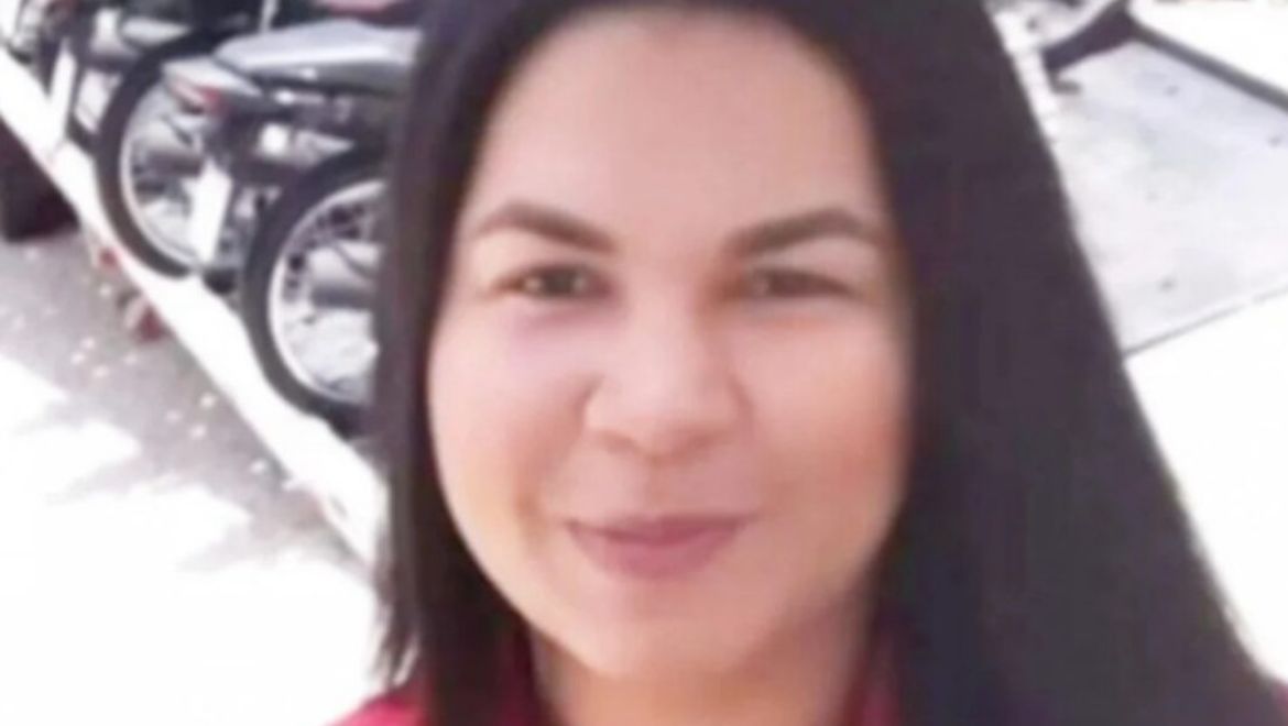 Mulher morre eletrocutada ao usar secador e chapinha na mesma tomada