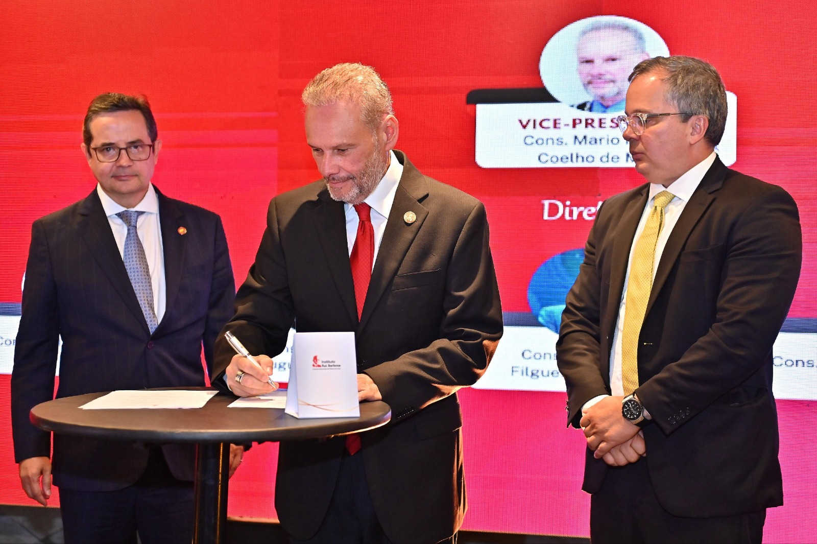 Ouvidor do TCE-AM toma posse como vice-presidente do Instituto Rui Barbosa