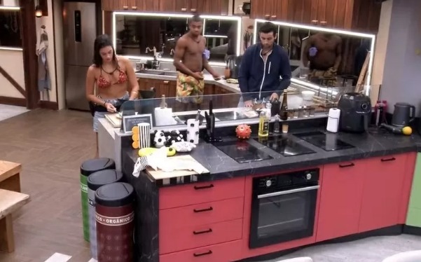 No BBB24, Alane se recusa a trocar comida com Davi