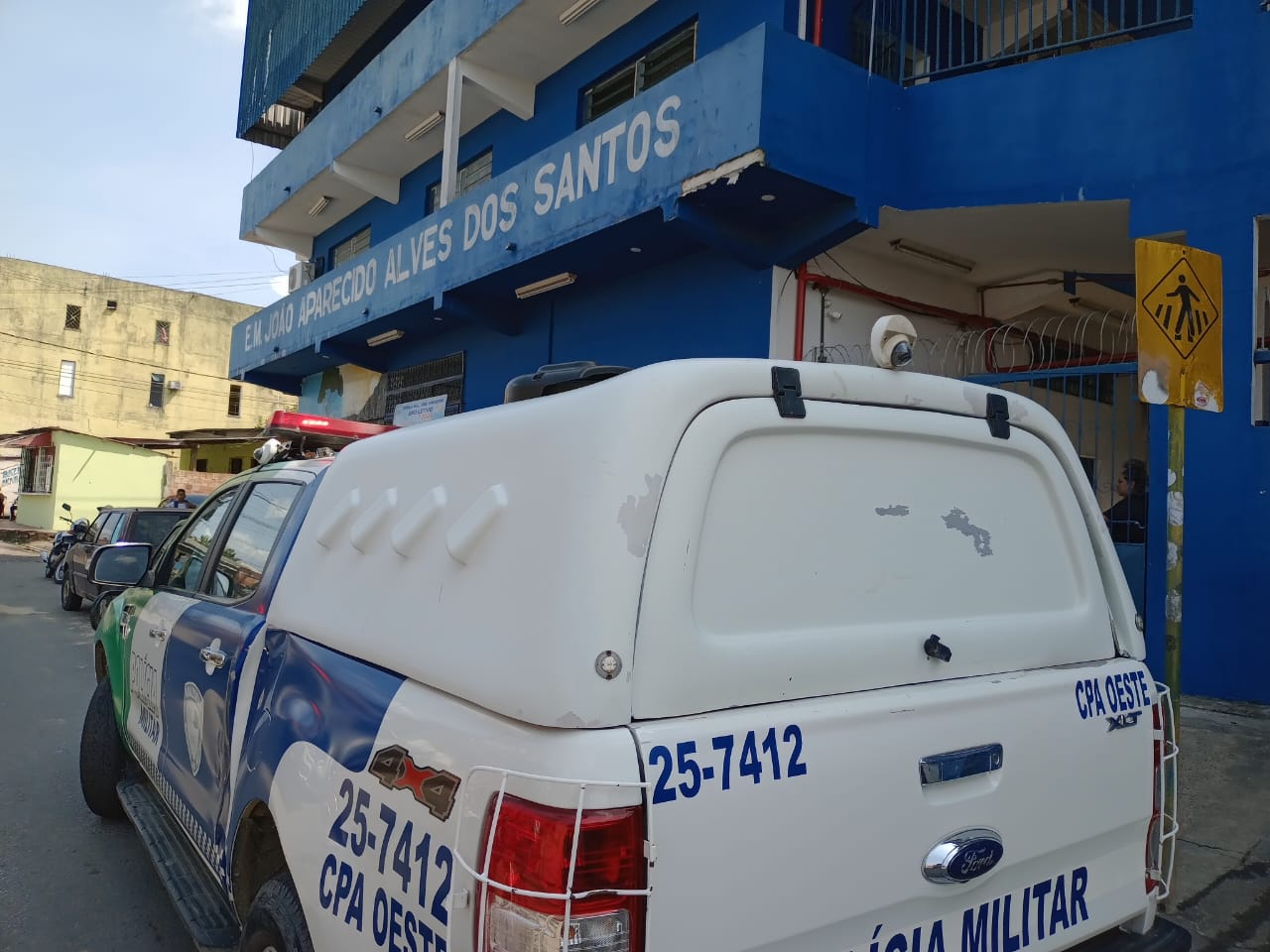 Pai é executado a tiros ao deixar filha na porta da escola em Manaus