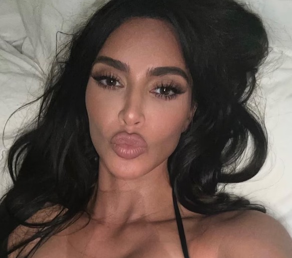 Kim Kardashian vende bolsa de grife encardida por R$ 345 mil e vira piada