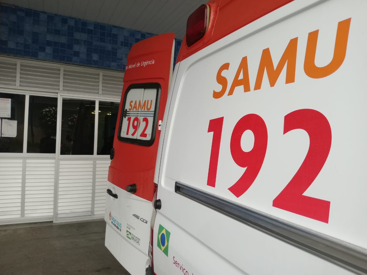 Jovem é baleado nas nádegas durante assalto em Manaus