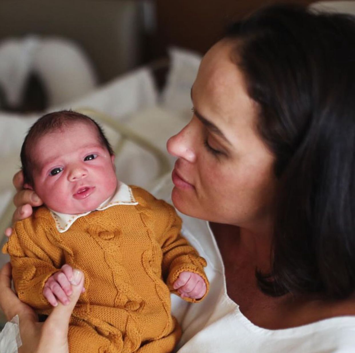 Nasce sexto filho de Juliano Cazarré e Letícia; veja fotos