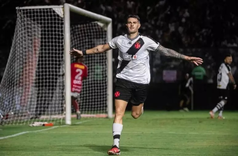 Payet e Vegetti dão show, Vasco goleia e pega Nova Iguaçu na semifinal