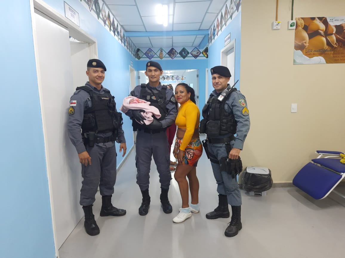 Grávida em trabalho de parto é resgatada na AM-070 e dá à luz em viatura