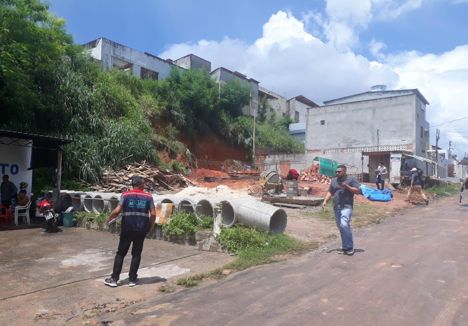Obra irregular onde trabalhadores foram soterrados é embargada em Manaus