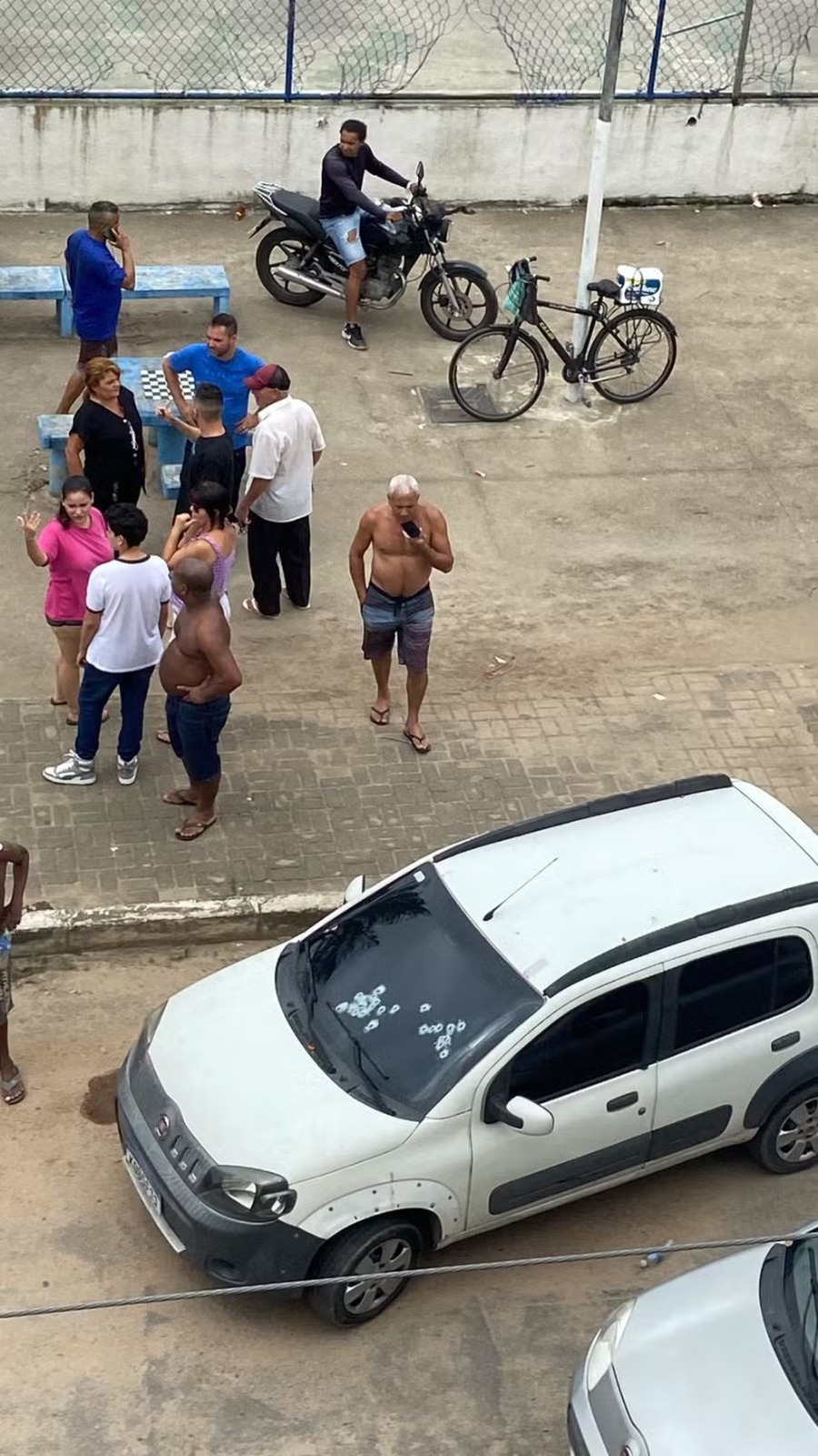 Menino de 5 anos e adolescente são baleados durante confronto