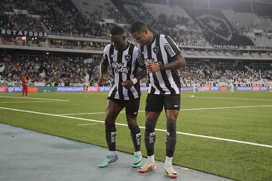 Botafogo vira sobre o Sampaio Corrêa e é finalista da Taça Rio