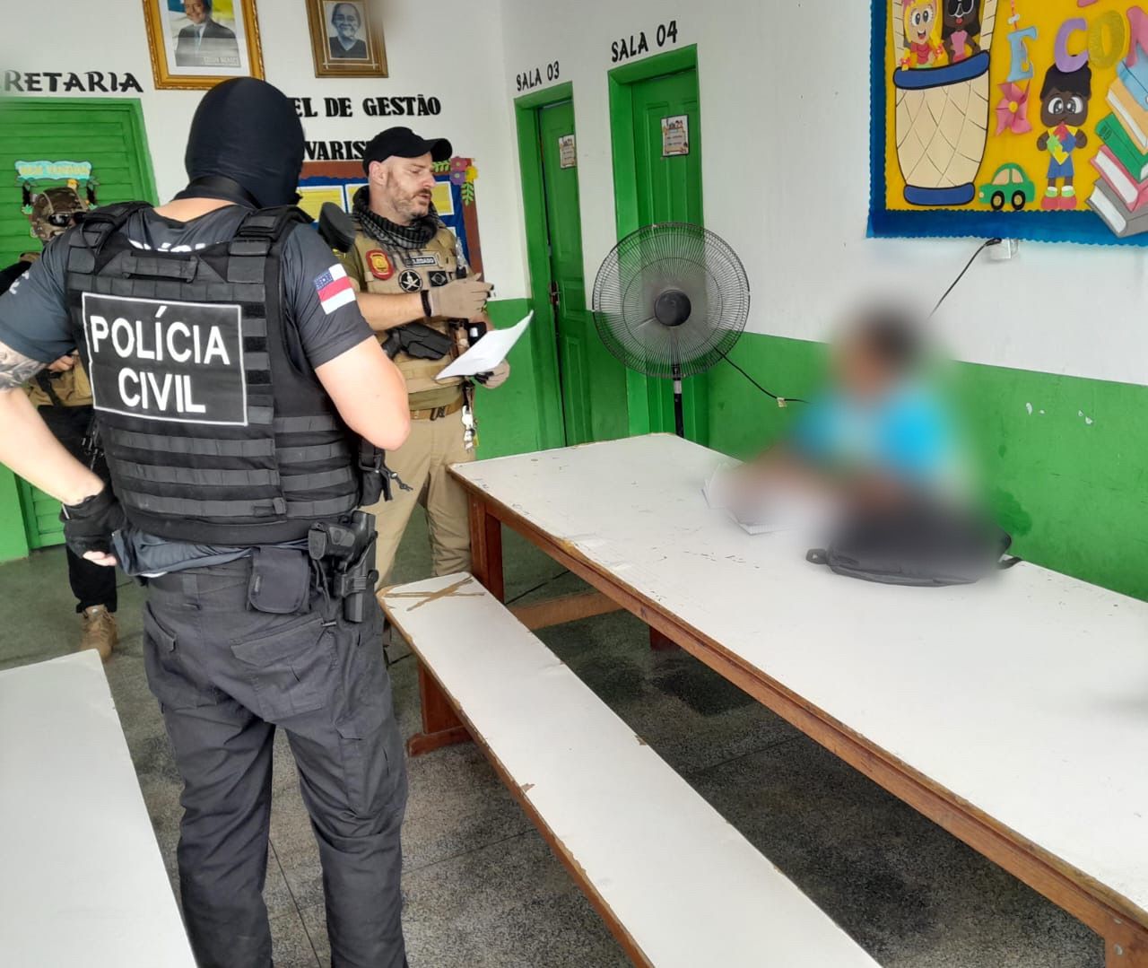 Professor é preso dentro de escola por estuprar alunas entre 8 e 9 anos no Amazonas