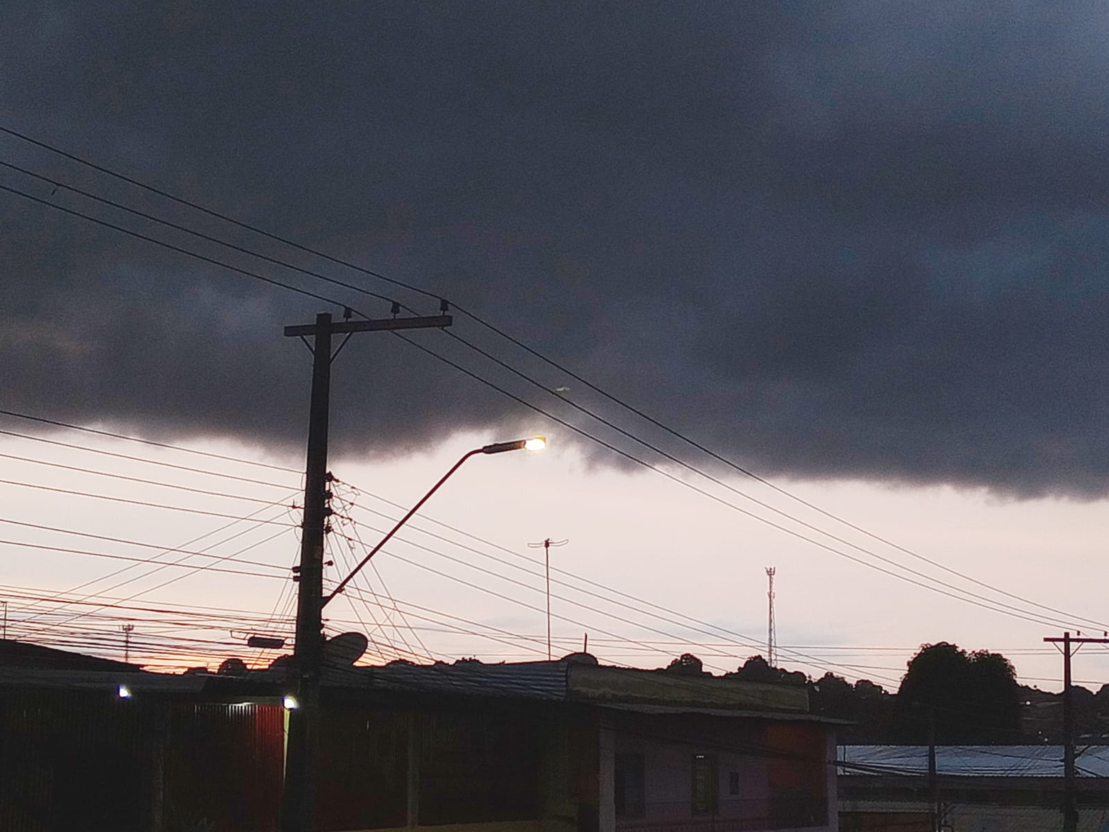 Feriado de Páscoa deve ser de chuvas intensas em Manaus