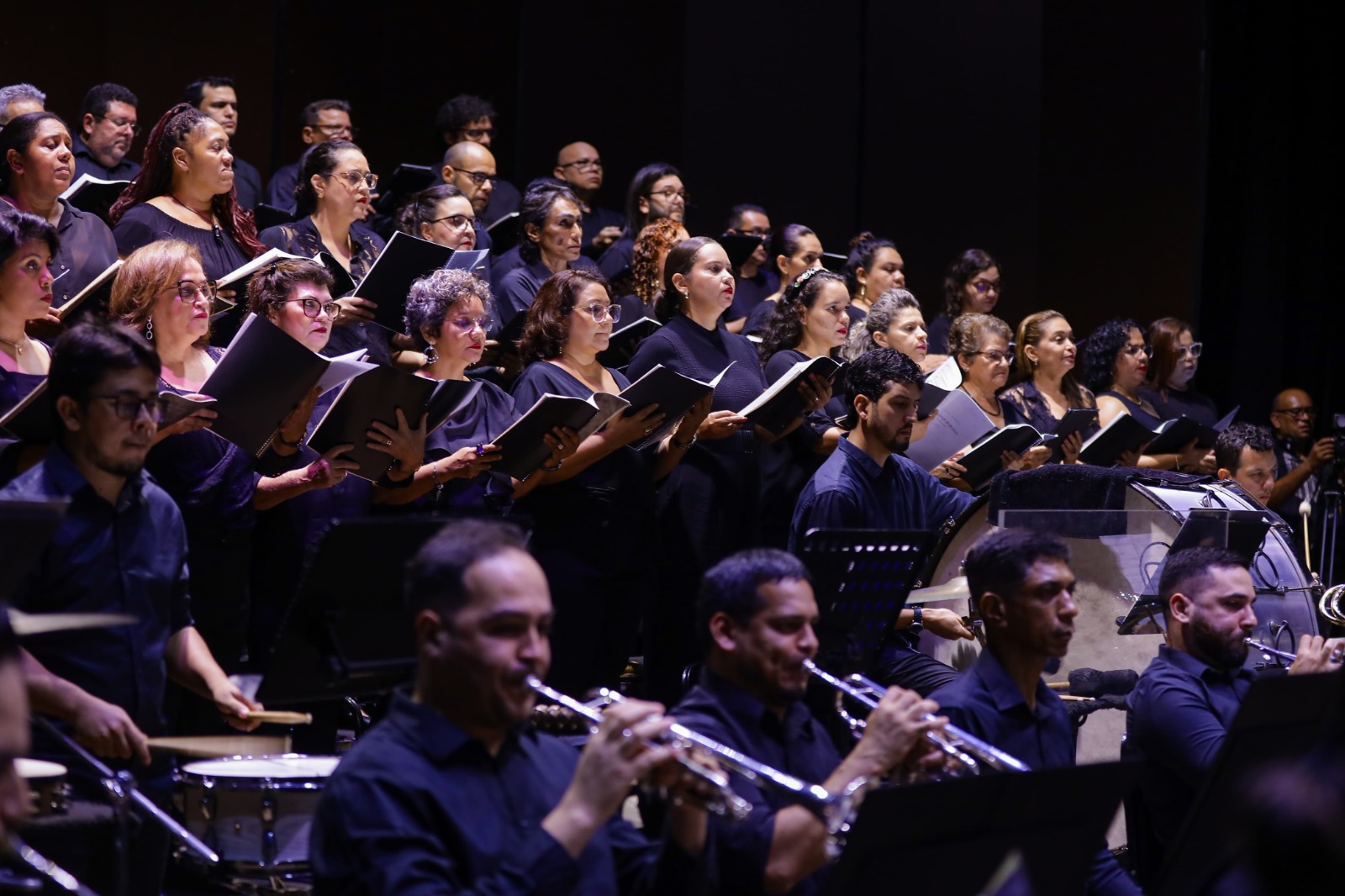 Espetáculo 'Carmina Burana' segue em cartaz até domingo no Teatro Amazonas