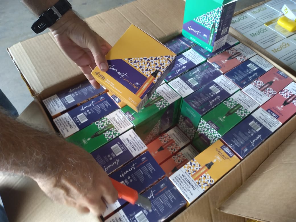 Receita Federal apreende mais de 4 mil cigarros eletrônicos em Manaus