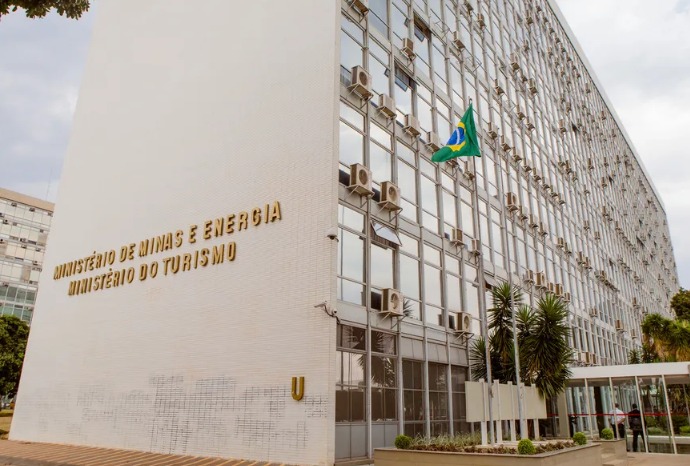 Apagão no Amazonas: abastecimento deve ser normalizado totalmente hoje