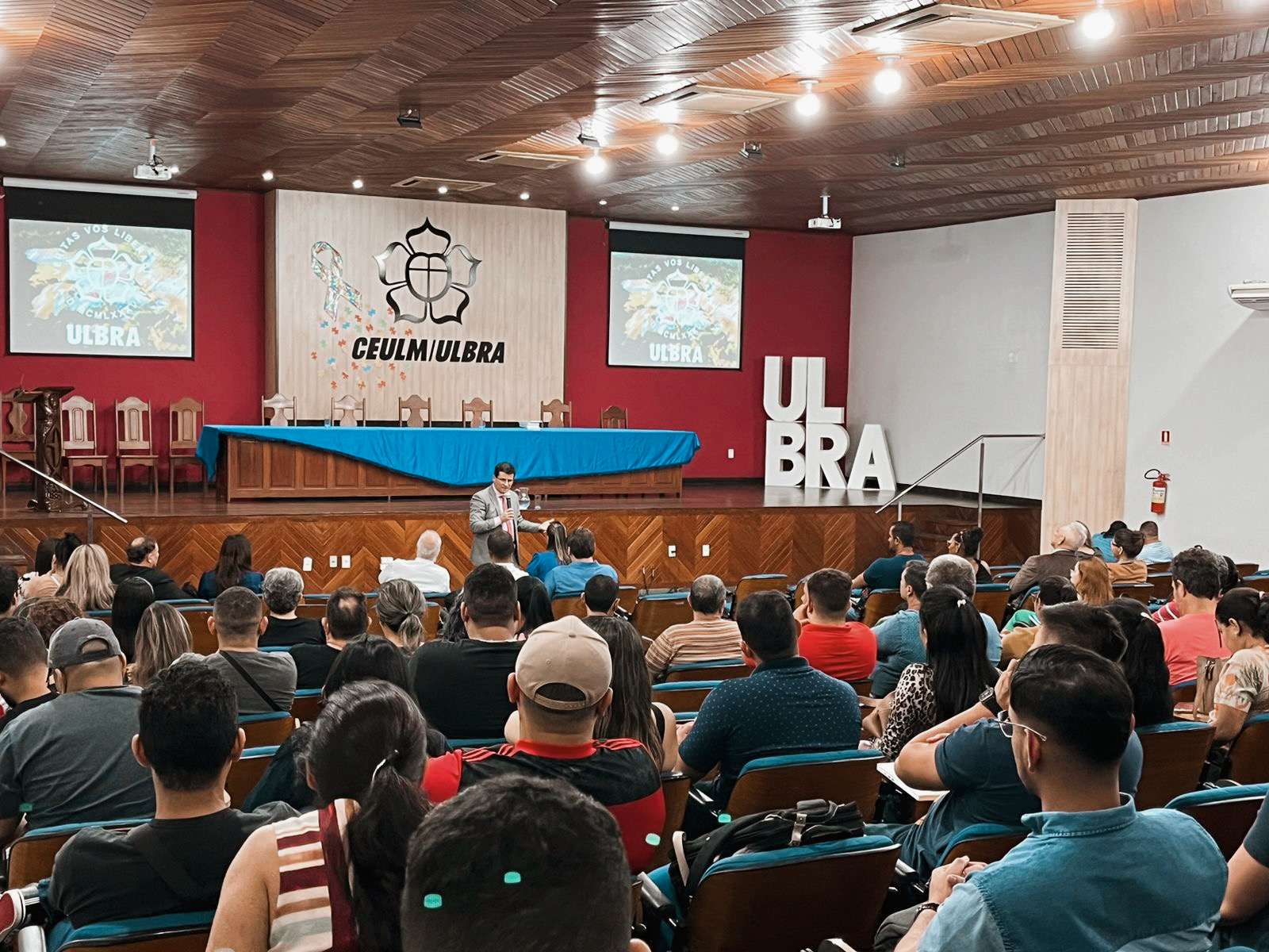 Programa de integração acadêmica tem palestra e visita guiada em Manaus
