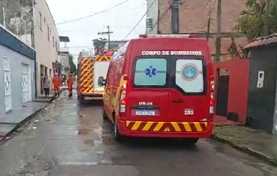 Curto-circuito causa incêndio em quitinete na Colônia Santo Antônio