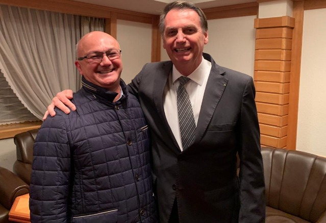 Menezes não participará de evento com Bolsonaro em Manaus 