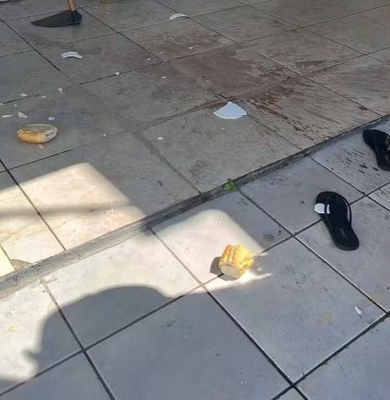 Cantor fica revoltado com café da manhã na cama e agride esposa grávida