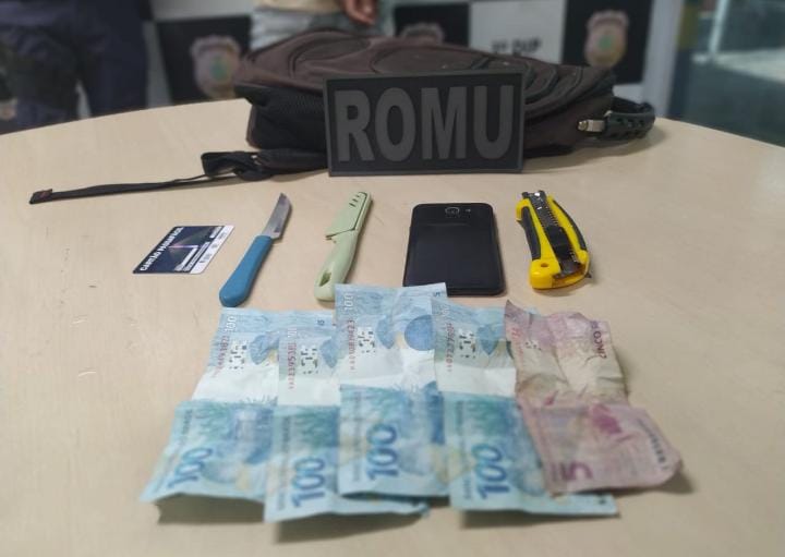 Homem é preso com faca dentro de ônibus em Manaus