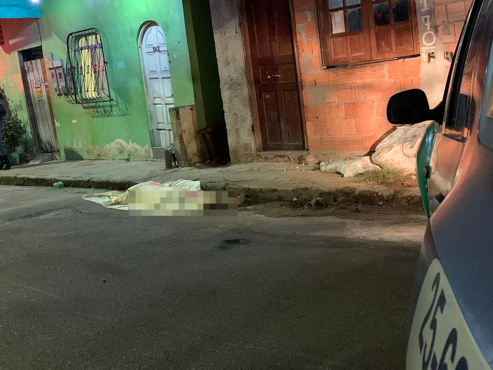 Homem é assassinado e corpo é jogado em rua da Compensa