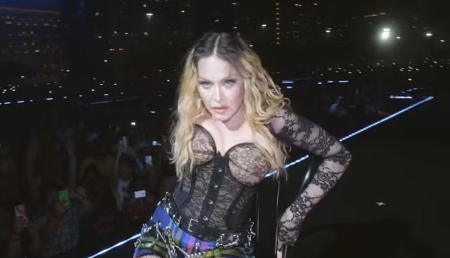 Tradutora da Globo rouba a cena em show de Madonna