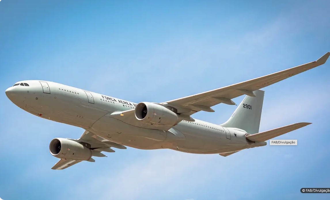 Avião da FAB leva 34 toneladas de doações ao RS 