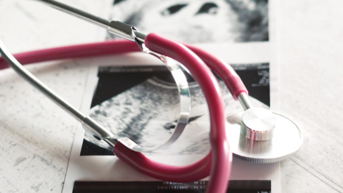 Mulher com gravidez de risco garante aborto para fazer tratamento de diálise em Manaus