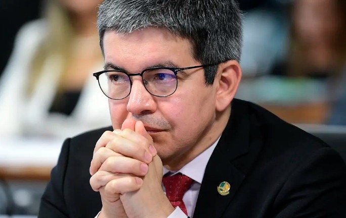 Líder do governo no Congresso é criticado por falta de acordos sobre vetos