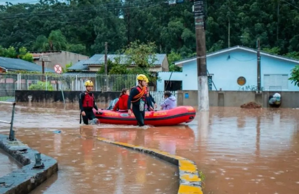 Sobe para 136 o número de mortos em tragédia no RS
