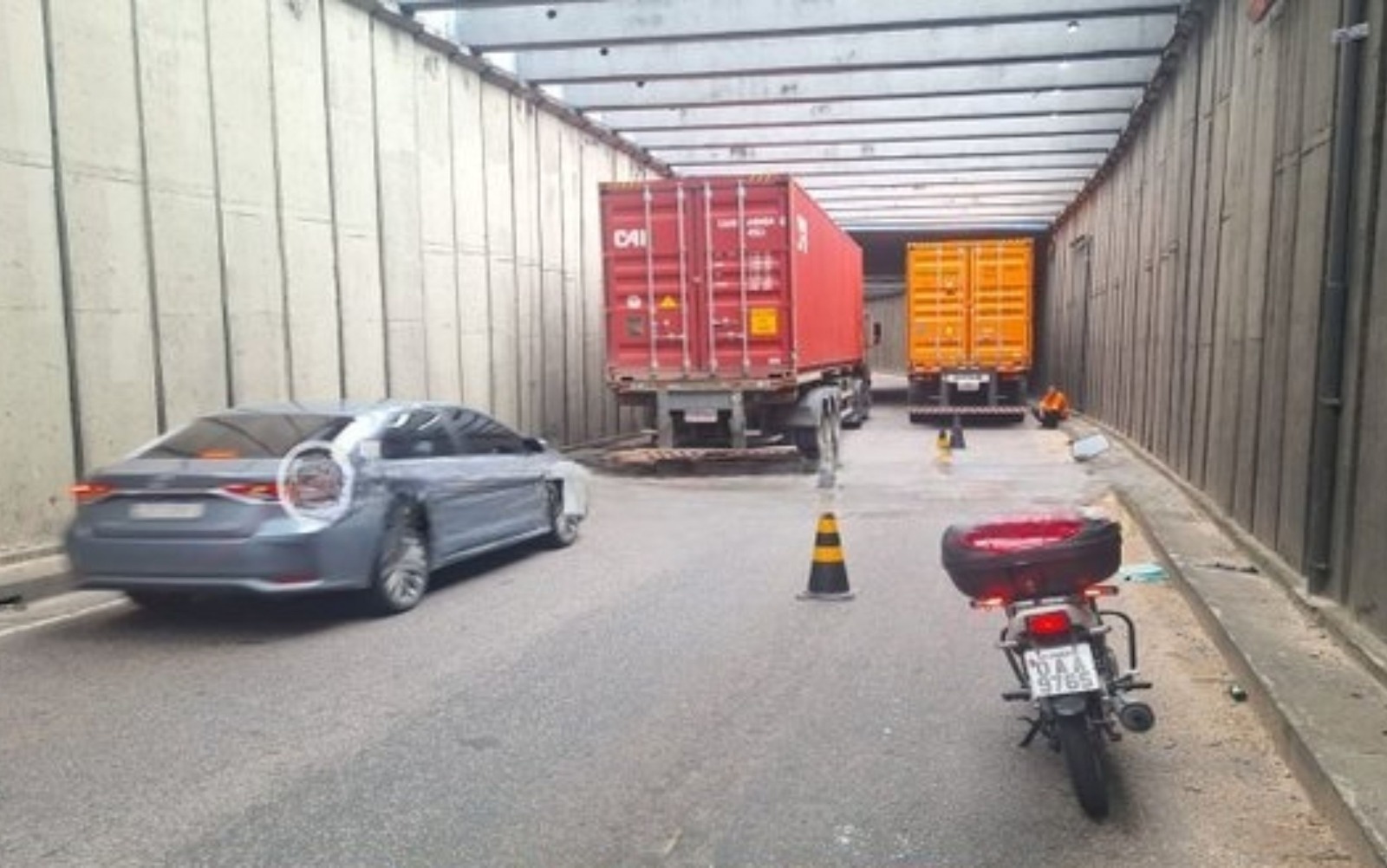 Carreta sofre pane mecânica e deixa Bola do Coroado congestionada