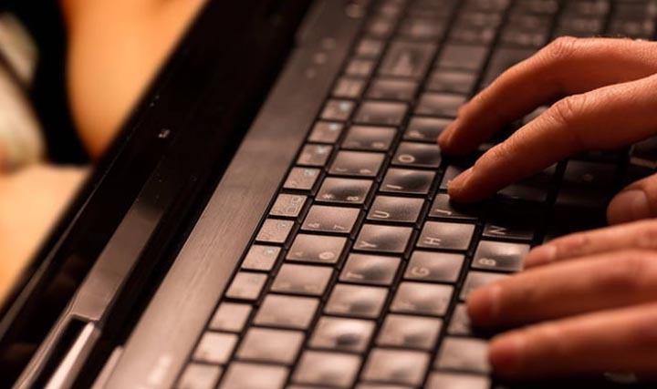 ChatGPT: Empresa quer permitir criação de pornô por inteligência artificial