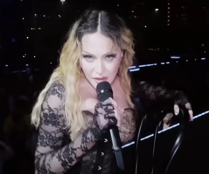 Site vende areia do show de Madonna em Copacabana 