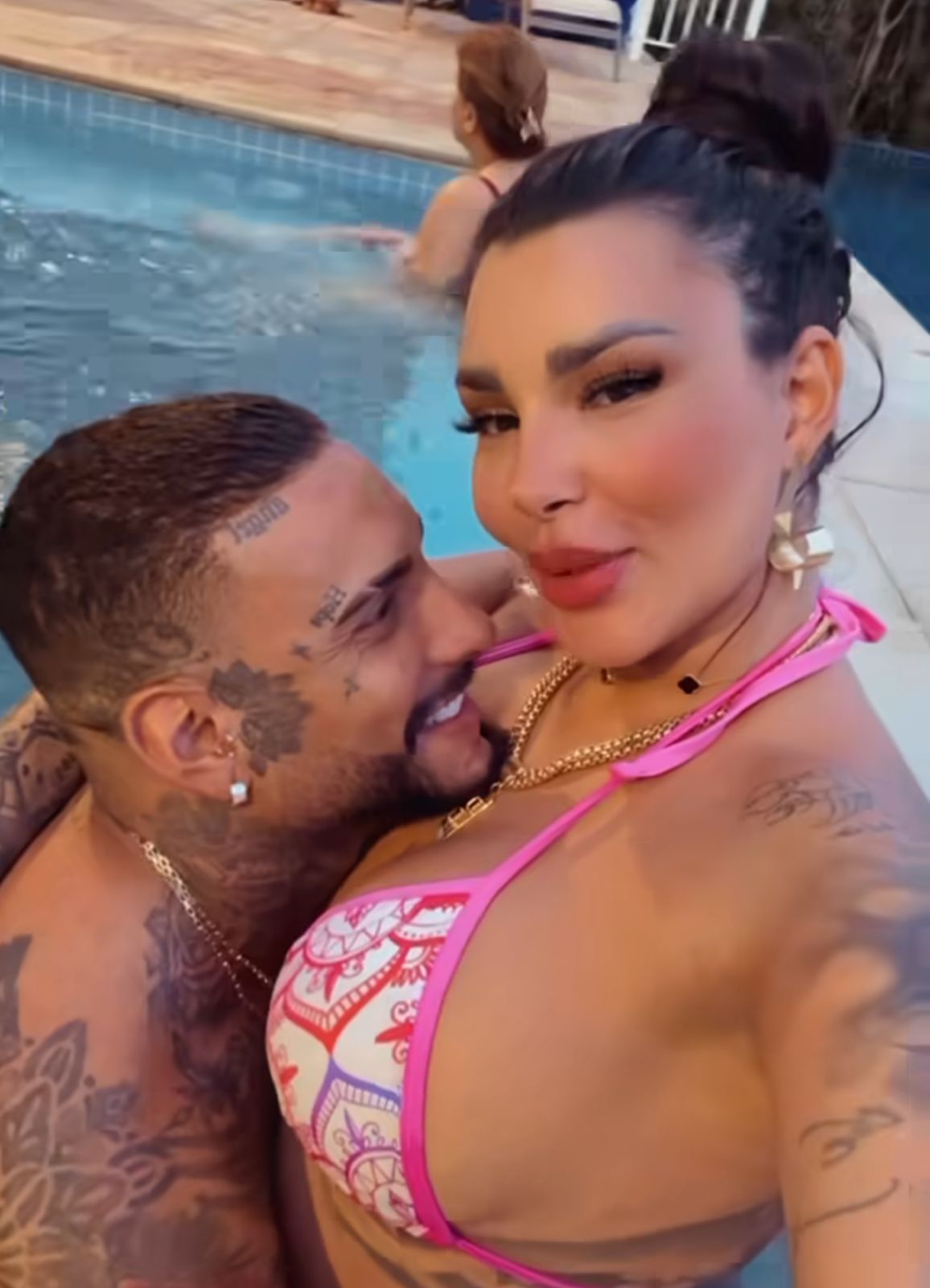 A fila andou! Jenny Miranda assume namoro com modelo gato