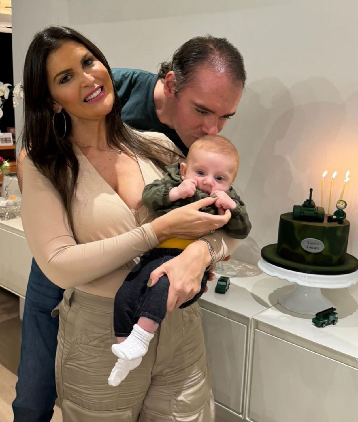 Tema de mêsversário do filho de Thor Batista é alvo de polêmica