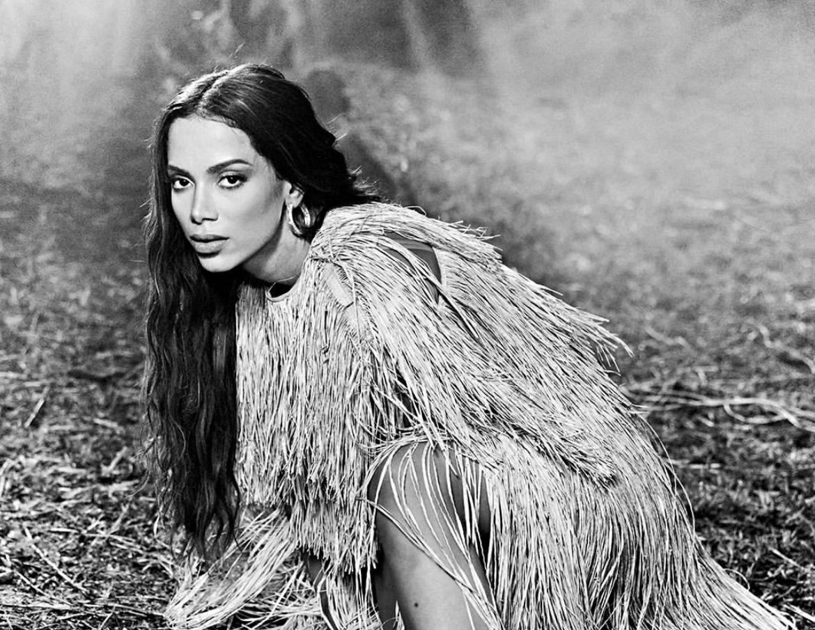 Anitta fala sobre intolerância religiosa à imprensa internacional