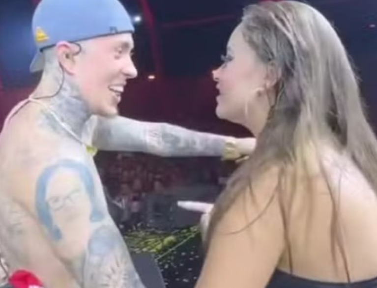 MC Daniel nega selinho em fã durante show e explica motivo 