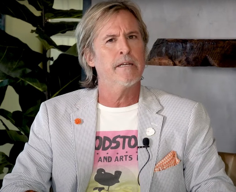 Ex-baixista da banda Train morre após escorregar em banheiro 