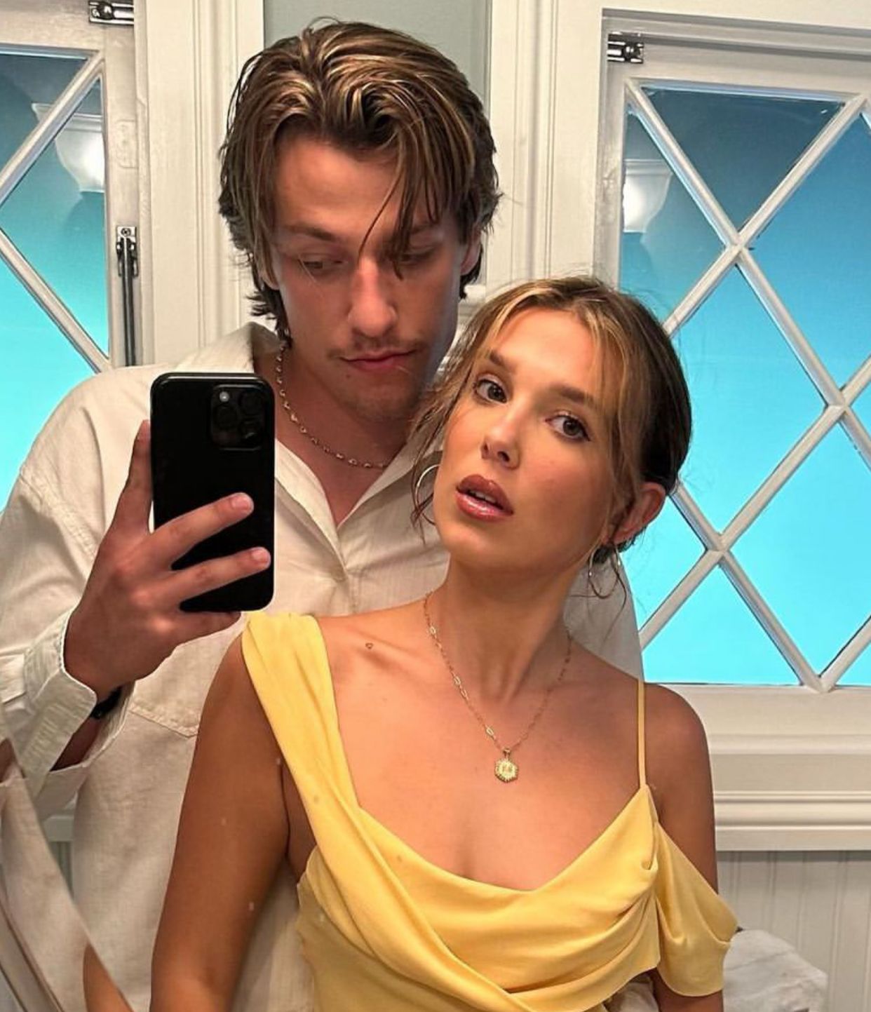 Millie Bobby Brown e filho de Bon Jovi casaram em segredo, afirma jornal